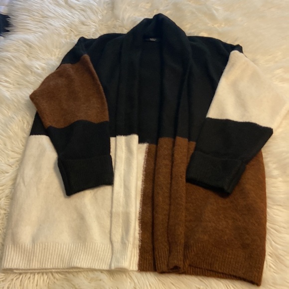 VICI CARDIGAN SIZE M BNWOT TWO FRONT POCKETS SO  BEAUTIFUL LENGHT 32” BUST 48” - Picture 9 of 12